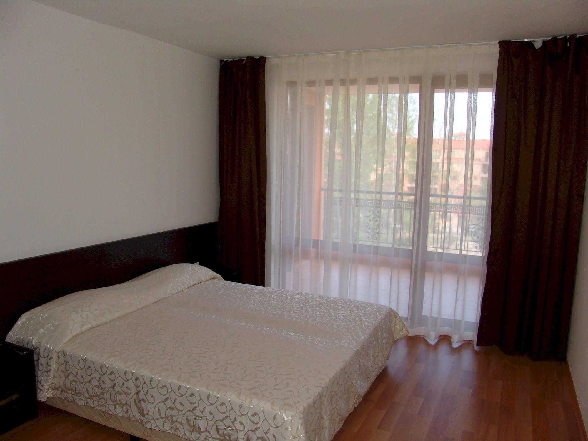 סאני ביץ' Apart Hotel Happy מראה חיצוני תמונה